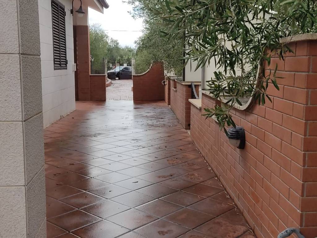Villa a Trani in Strada Vicinale Prima Santa Lucia - Foto 5