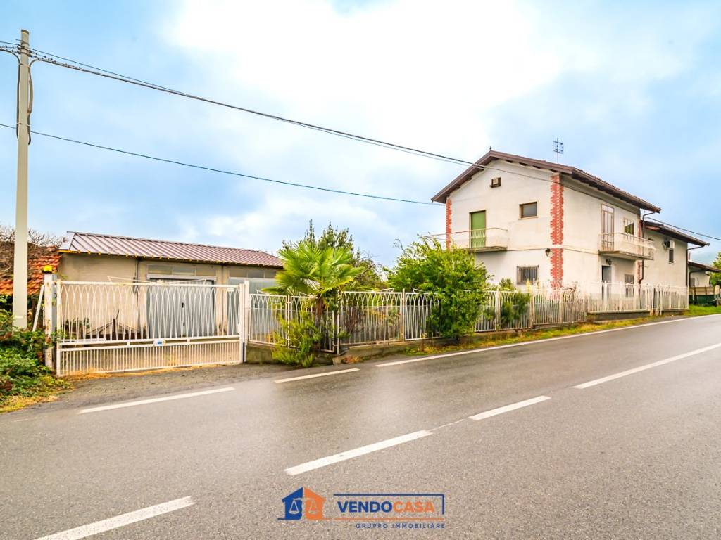 Villa a Costigliole saluzzo in Via Savigliano, 46 - Foto 2