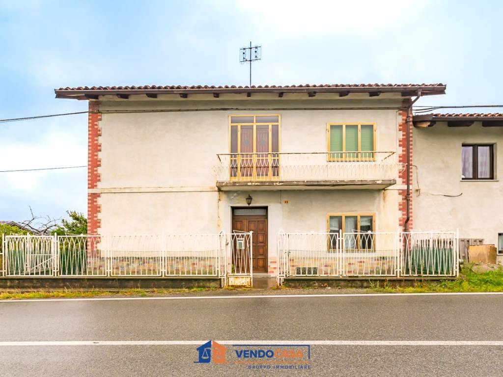 Villa a Costigliole saluzzo in Via Savigliano, 46 - Foto 3