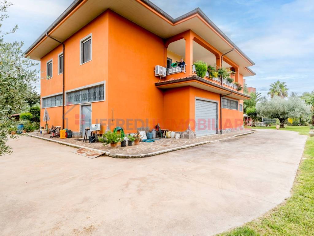 Villa a Aprilia in Via Reggio Calabria, 15 - Foto 2