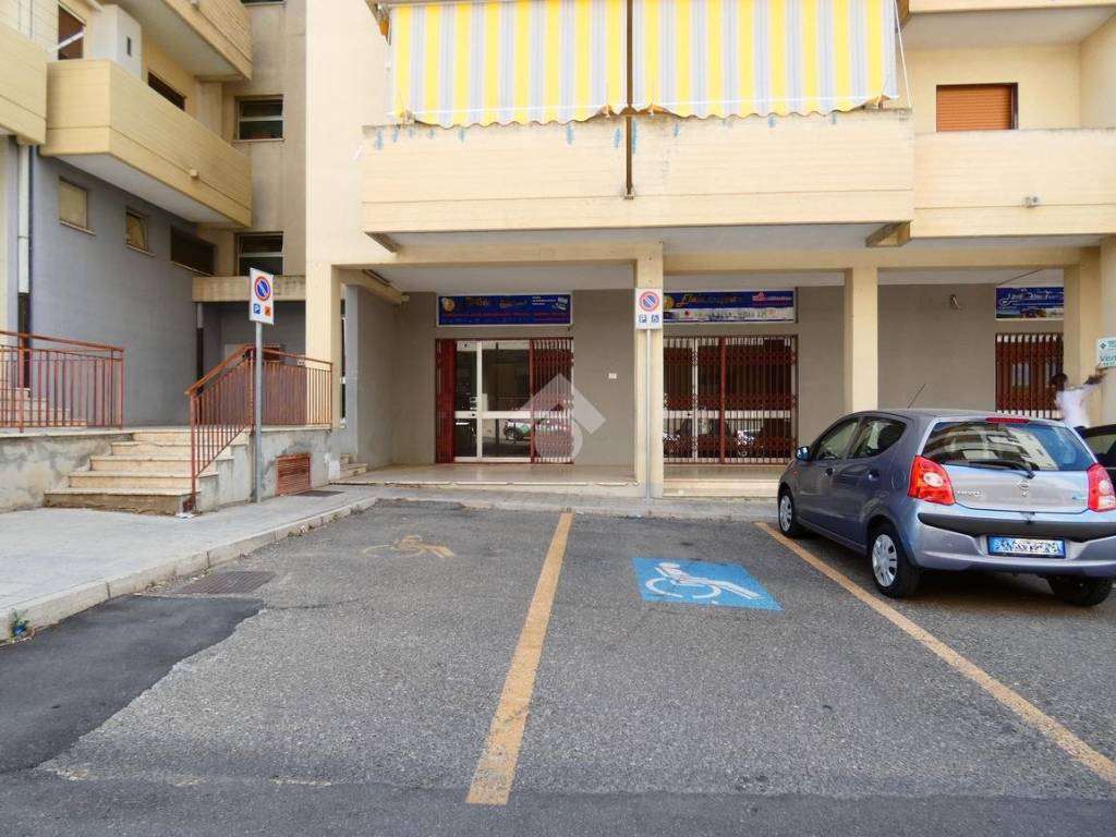 Immobile a Scanzano jonico in Locale commerciale Via Amendola, 9 - Foto 3