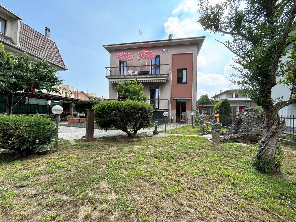 Villa a Uboldo in Via Carlo Cattaneo, 7 - Foto 3