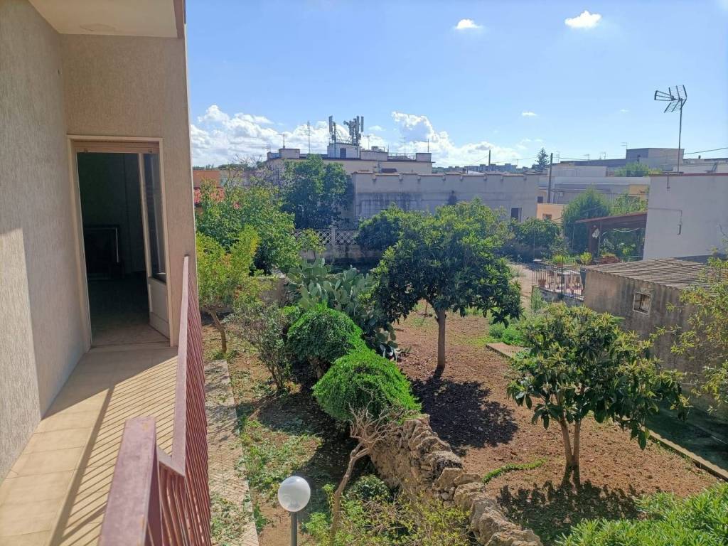 Palazzo / stabile a Taranto in Via Primule, 28 - Foto 2
