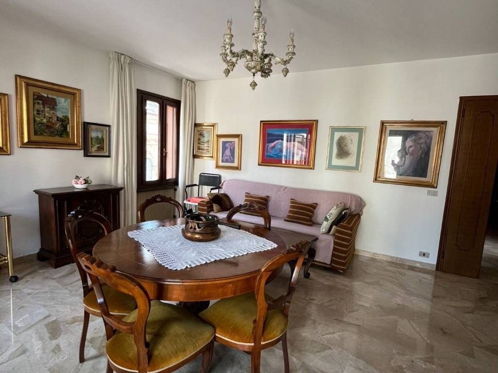 Appartamento a Recoaro terme in Piazza Brigata Liguria - Foto 2