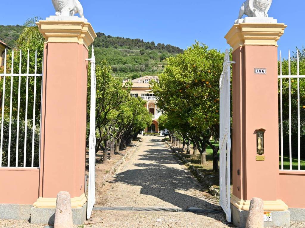 Appartamento a Finale ligure in Via Calvisio, 186 - Foto 3