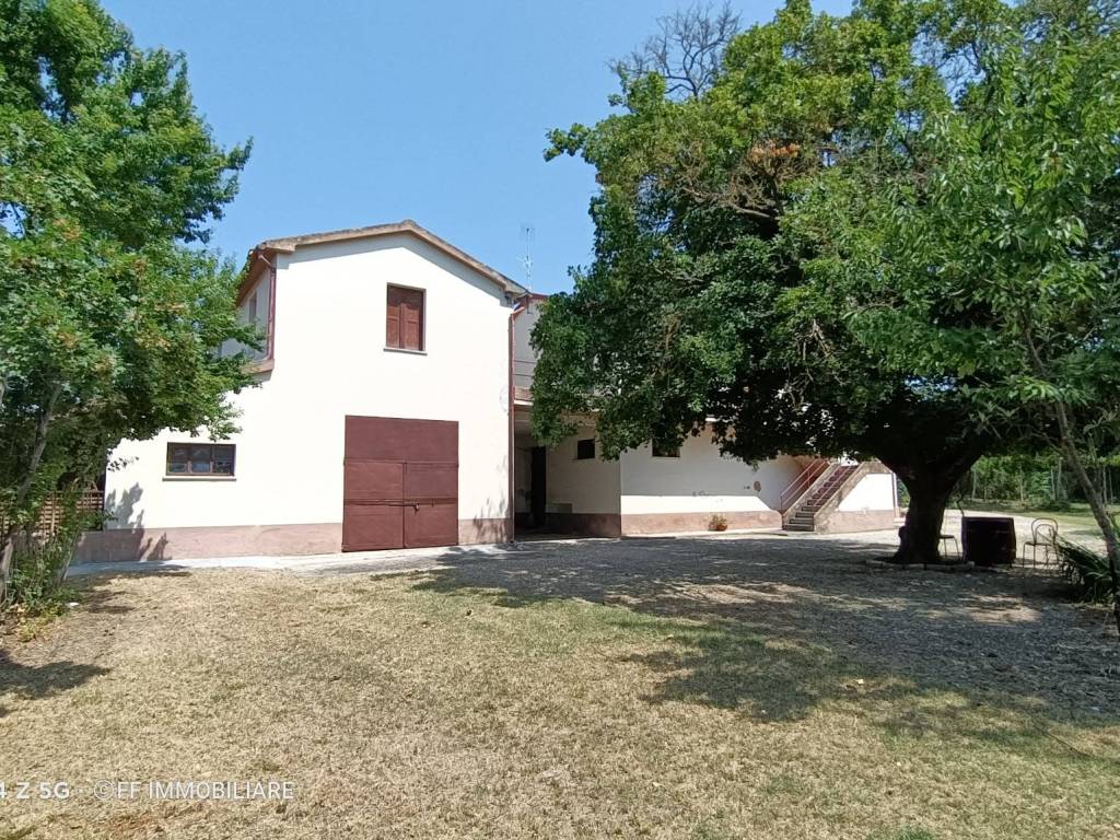 Rustico / casale a Treia in Contrada Chiaravalle - Foto 2