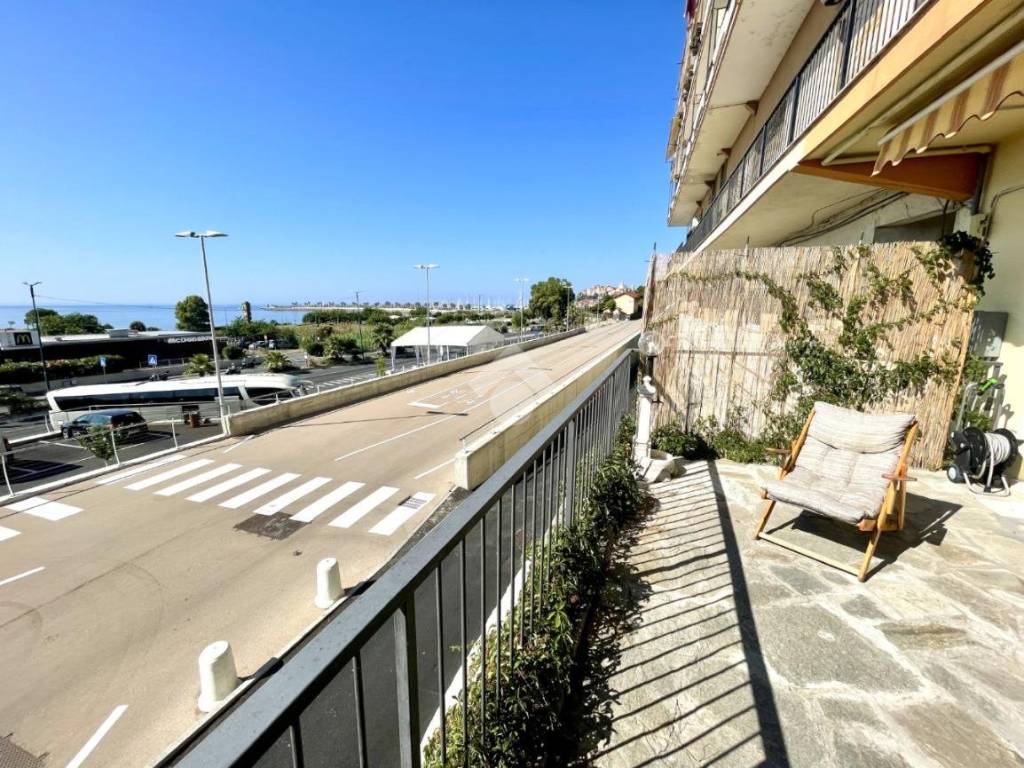 Appartamento a Imperia in Viale Giacomo Matteotti, 56 - Foto 2