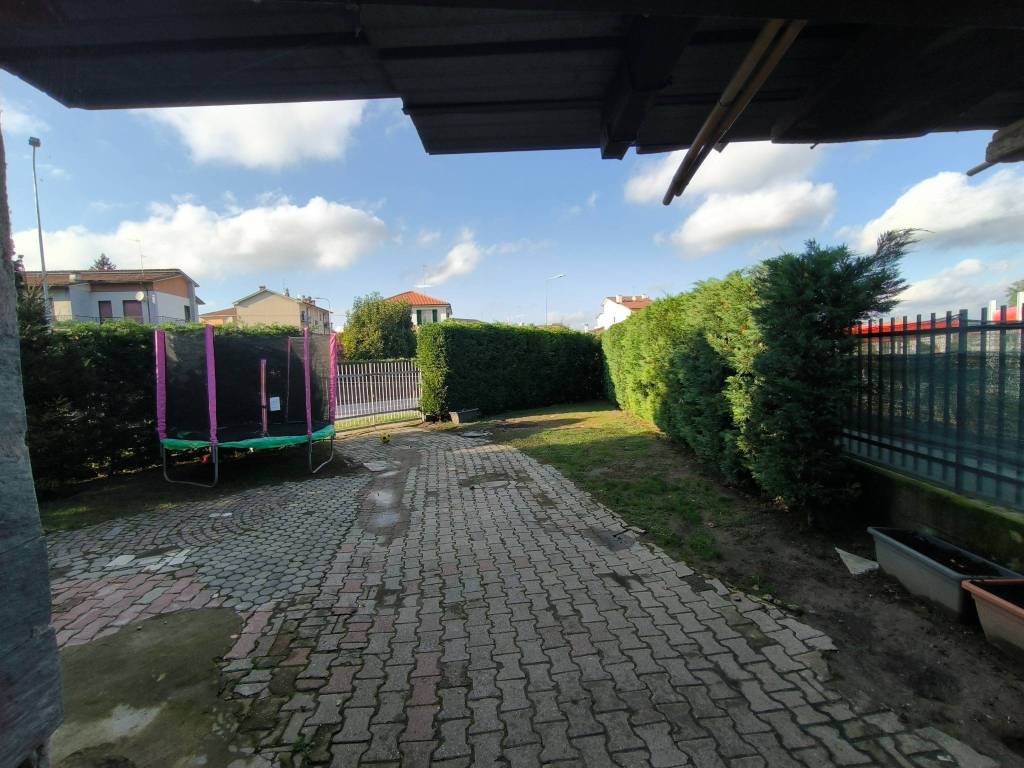 Casa indipendente a Sant'angelo lodigiano in Viale Trieste, 57 - Foto 4