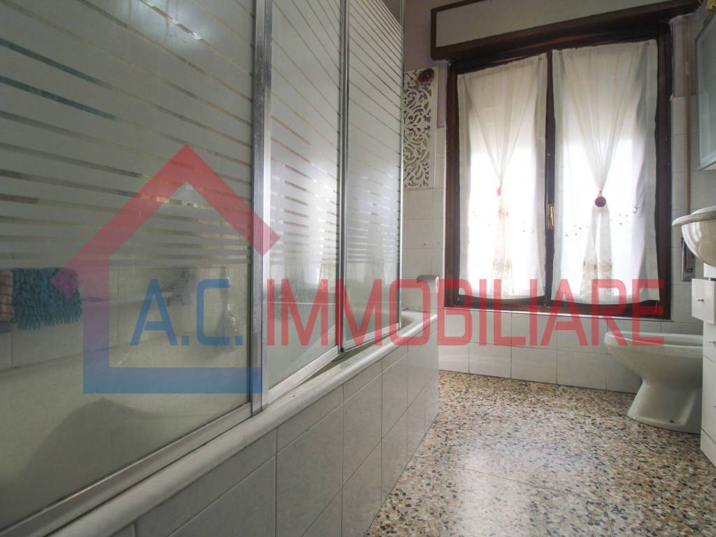 Appartamento a Besnate in Via Gallarate, 11 - Foto 5