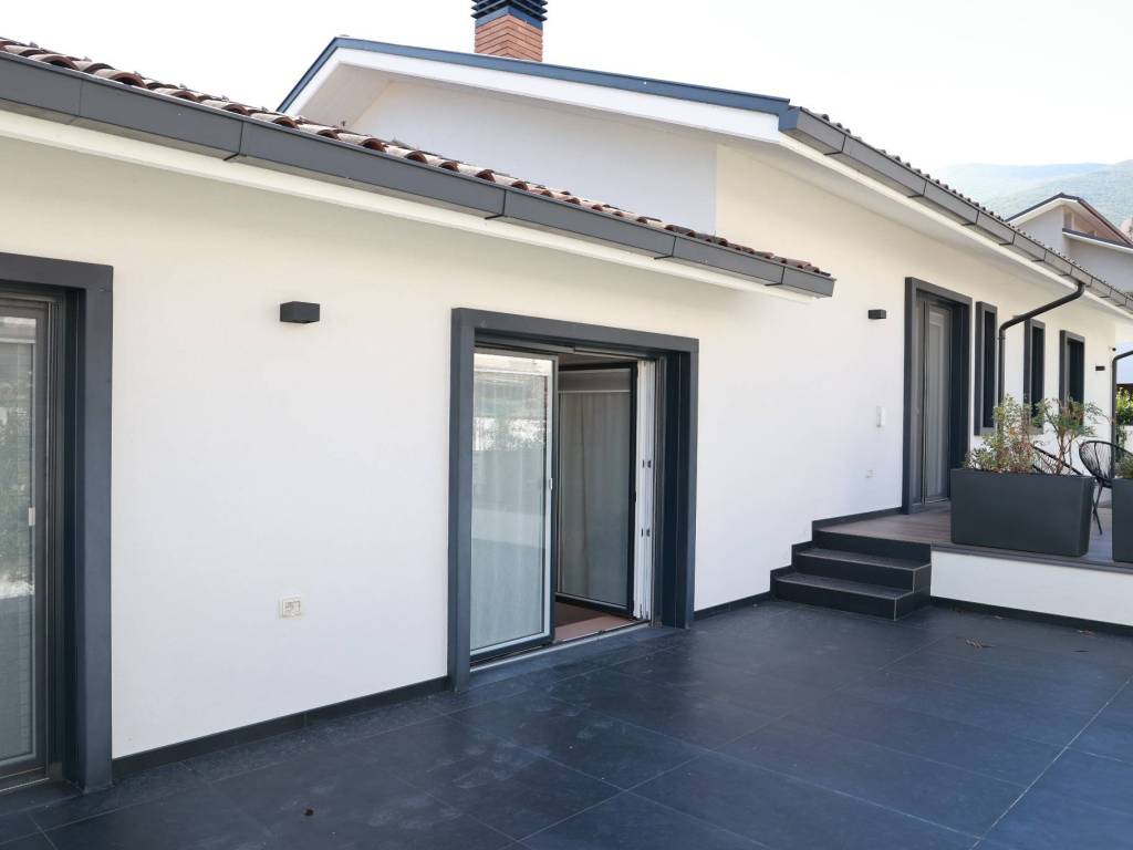 Villa a Luco dei marsi in Via Marzabotto, 21 - Foto 2