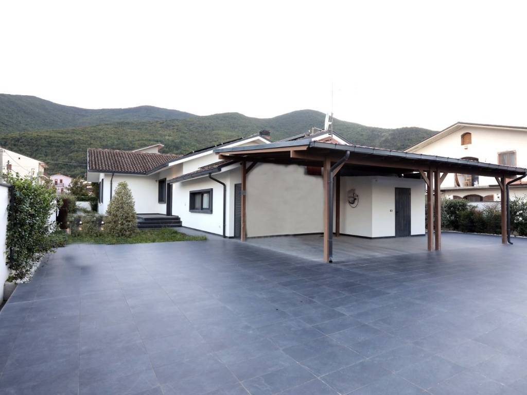 Villa a Luco dei marsi in Via Marzabotto, 21 - Foto 3