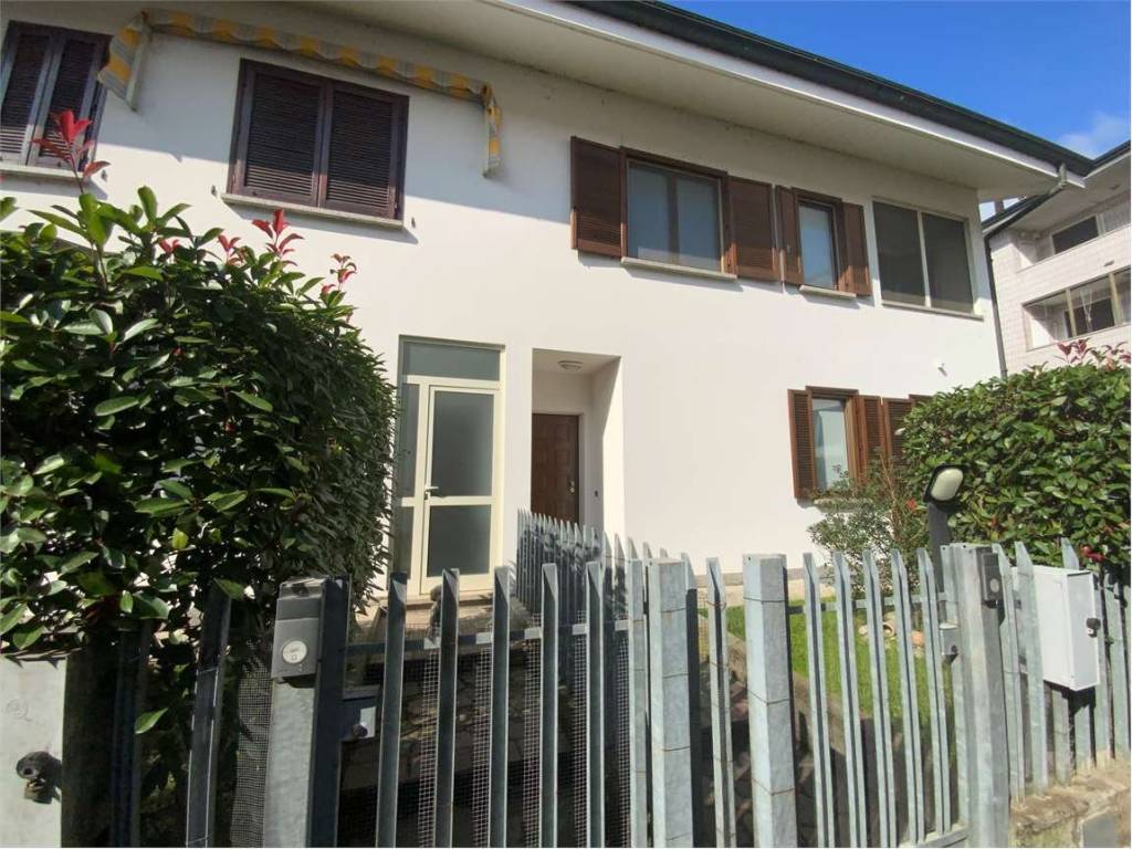 Villetta a schiera a Novara in VIA SILVIO CELLA, 59 - Foto 2
