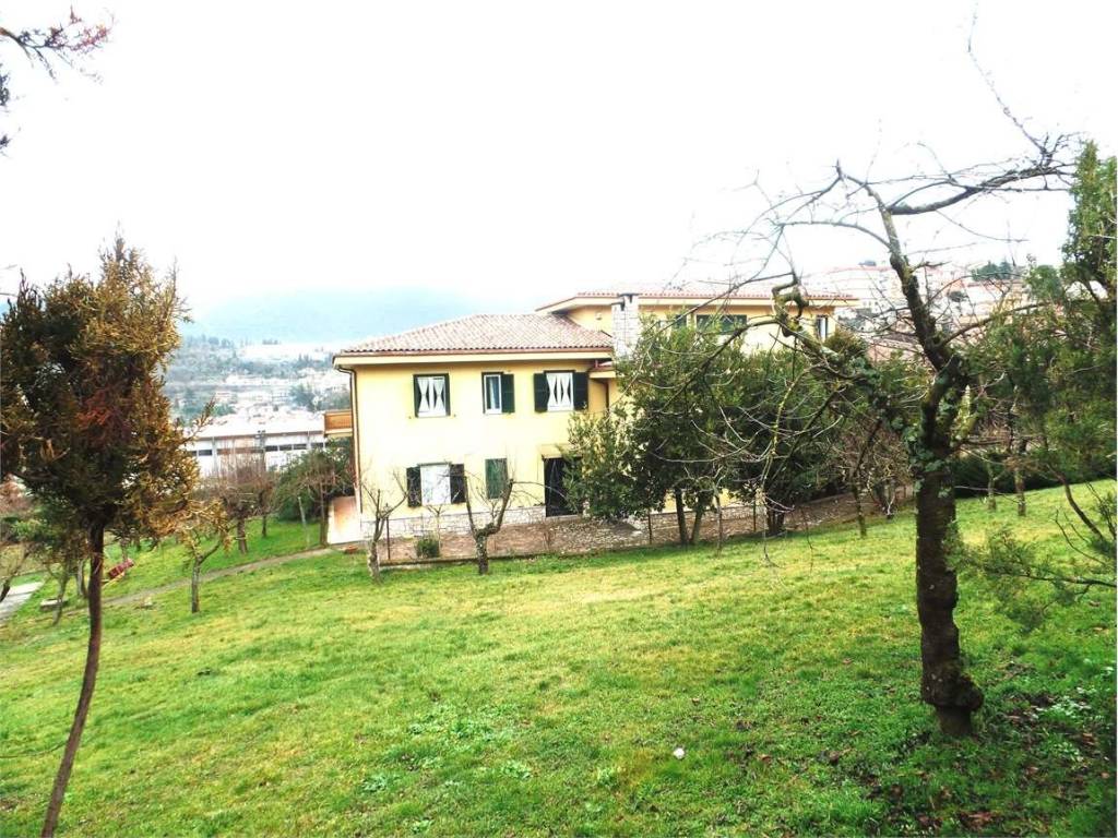 Villa a Alatri in Via A. De Gasperis, 2 - Foto 2