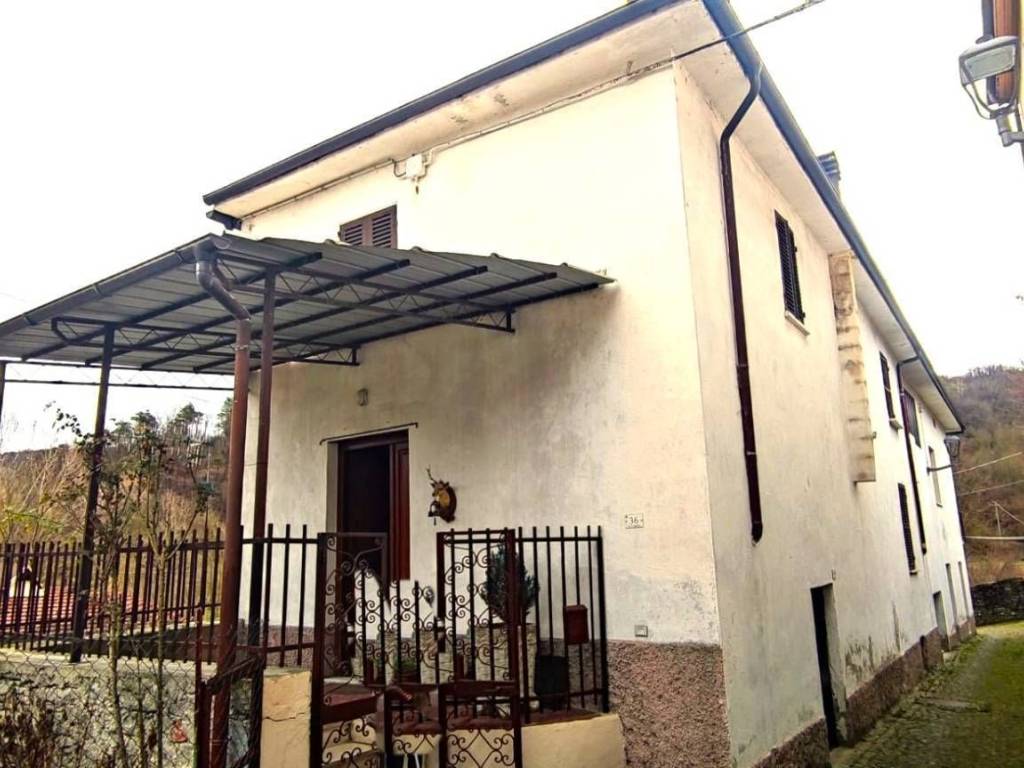 Casa indipendente a Pezzolo valle uzzone in Via 4 novembre, 5 - Foto 2