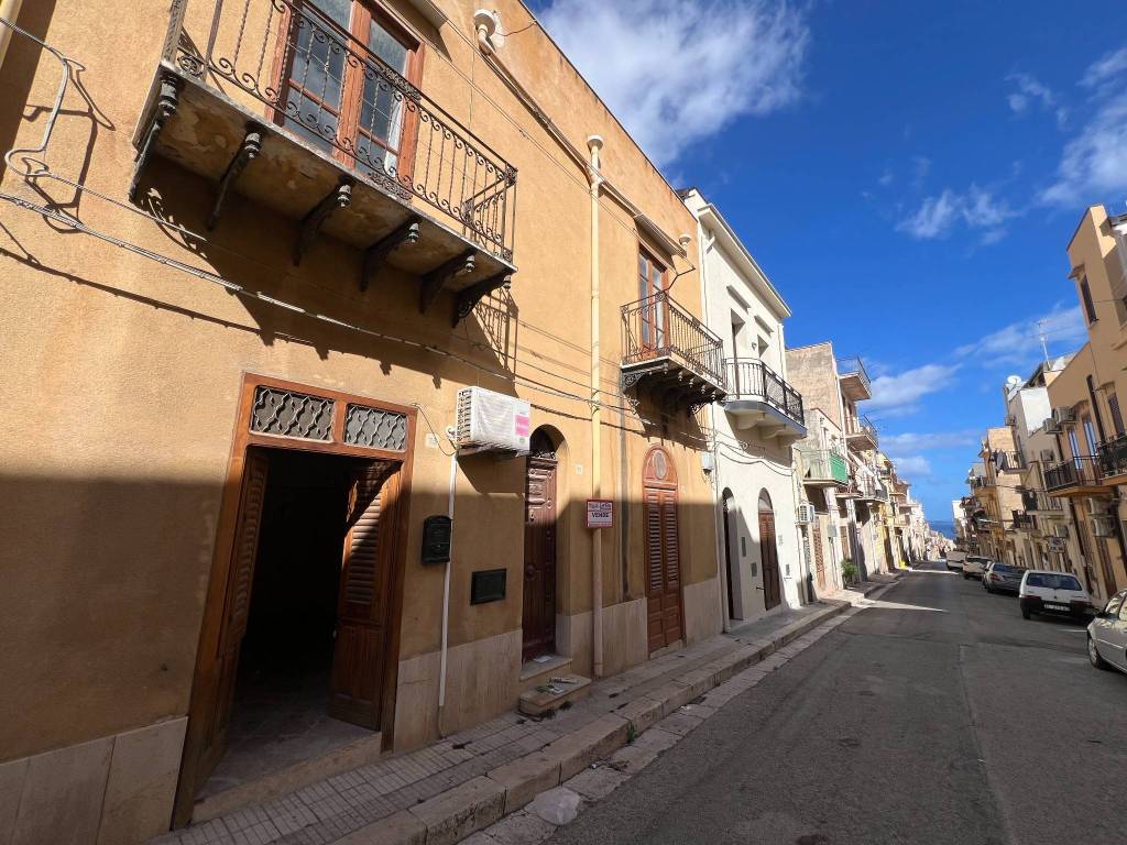 Casa indipendente a Castellammare del golfo in Via Mamiani, 69 - Foto 3
