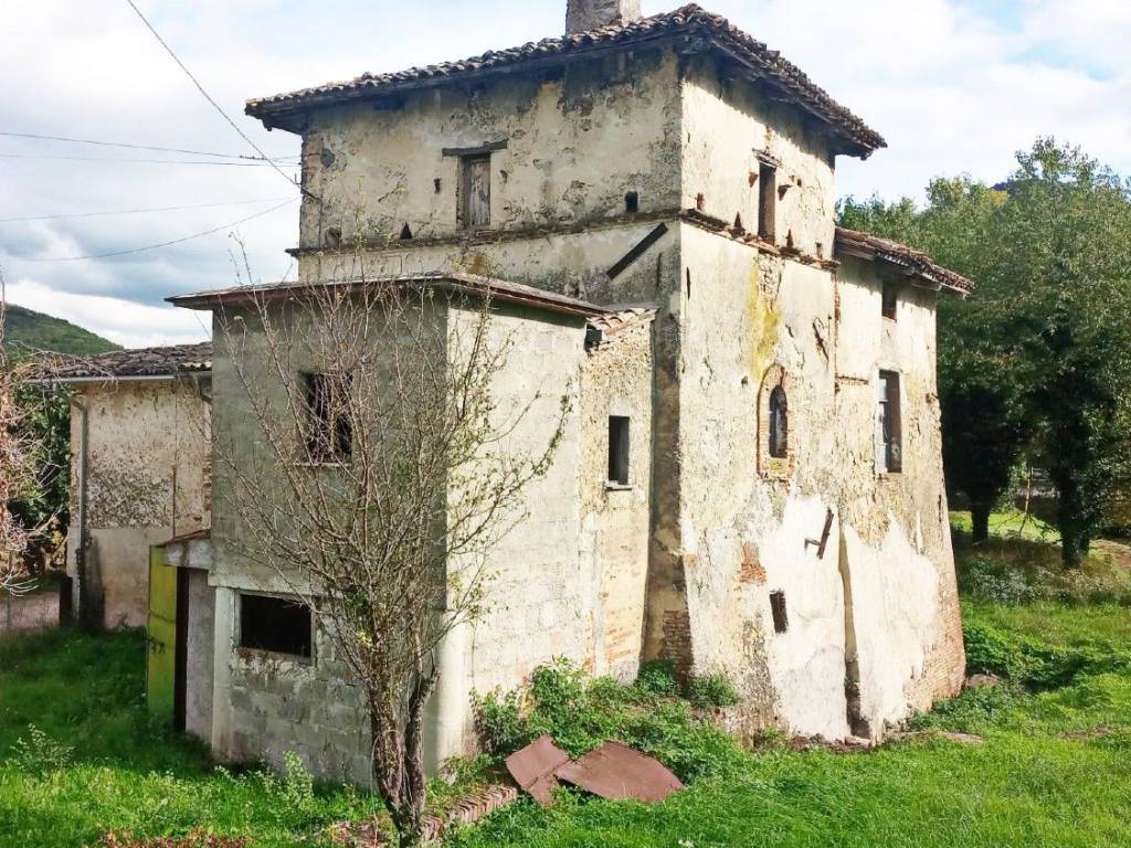 Rustico / casale a Rieti in Strada Statale del Nucleo Industriale di Rieti - Foto 2