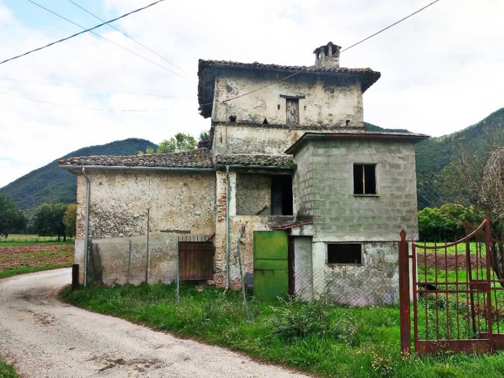 Rustico / casale a Rieti in Strada Statale del Nucleo Industriale di Rieti - Foto 5