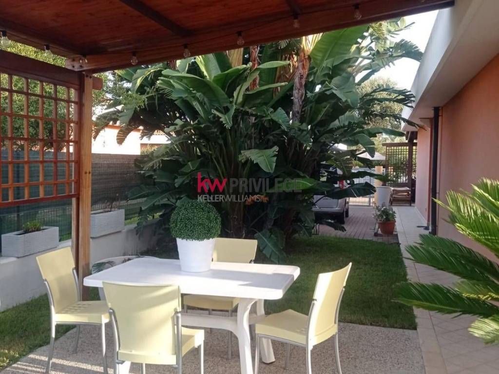 Villetta a schiera a Brindisi in Via di Torre Testa, 39 - Foto 3