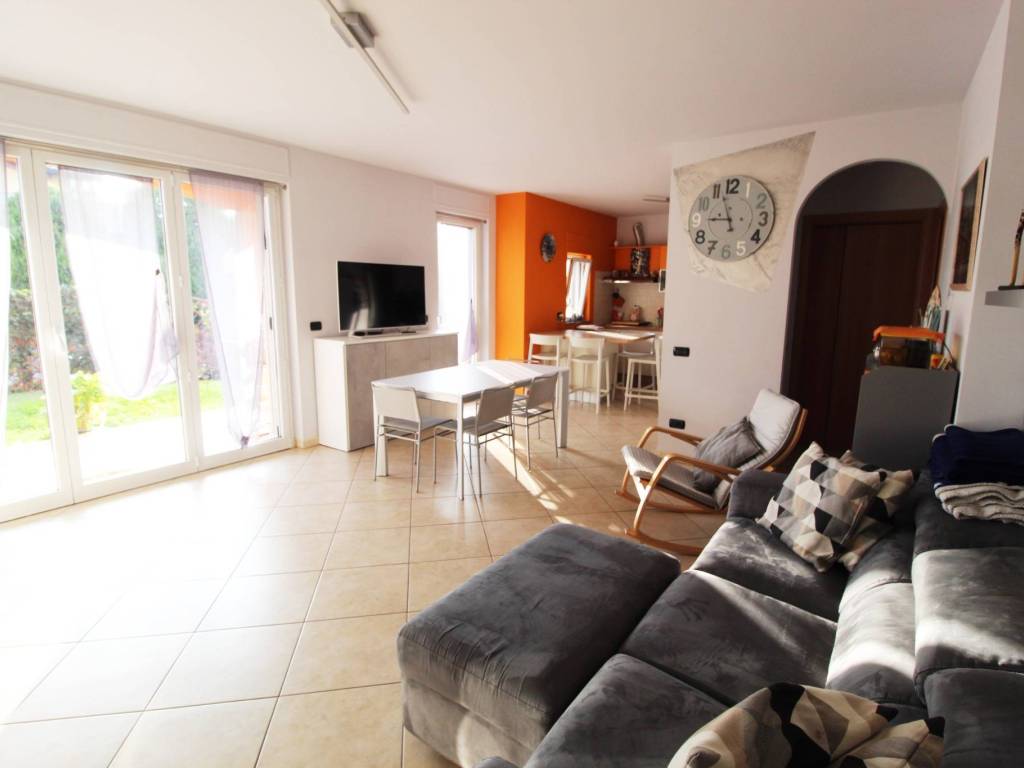 Appartamento a Gorla minore in Via Roma, 11 - Foto 2