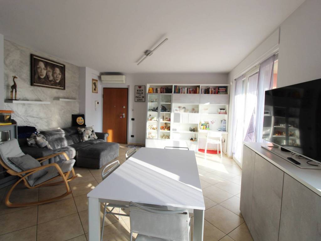 Appartamento a Gorla minore in Via Roma, 11 - Foto 3