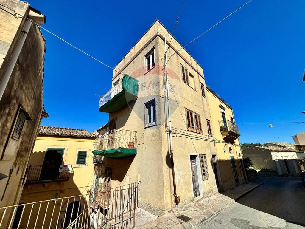 Casa indipendente a Ragusa in via Maria Paternò Arezzo, 17 - Foto 2