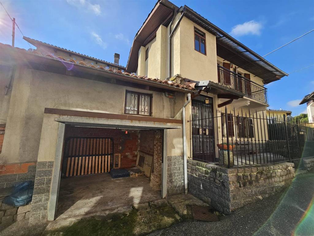 Villa a Biella in Via Santuario di Oropa, 276 - Foto 2