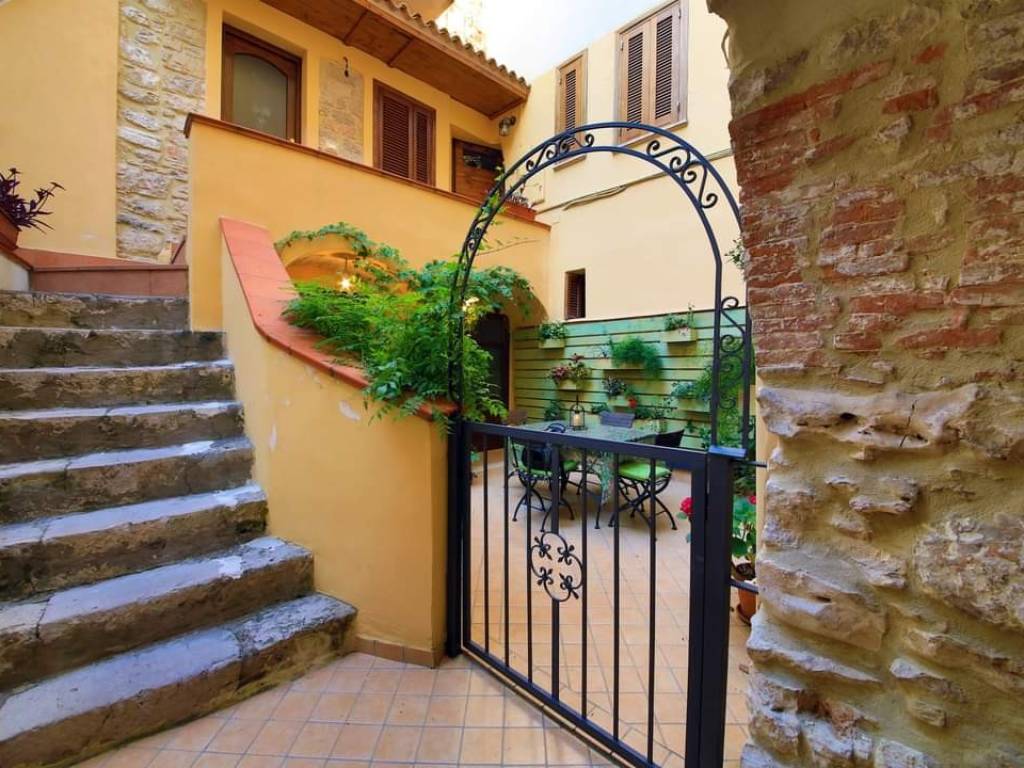 Appartamento a Fondi in Via Vitruvio Vacca - Foto 5