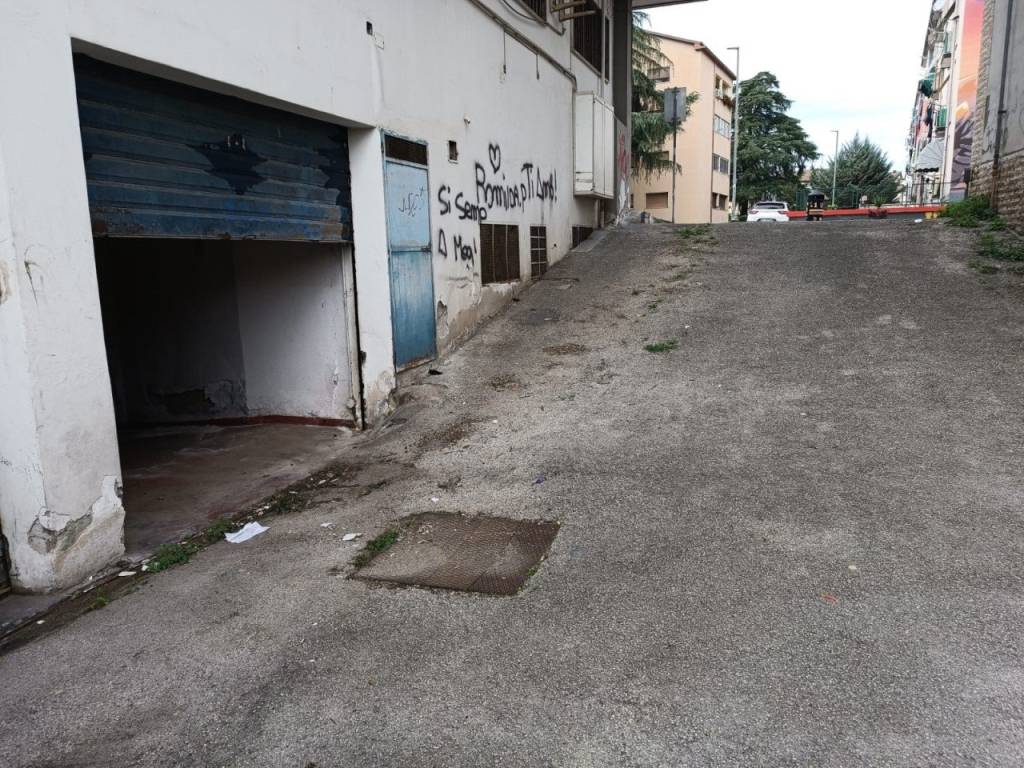 Box / garage a Benevento in Via Massimo d'Azeglio - Foto 2
