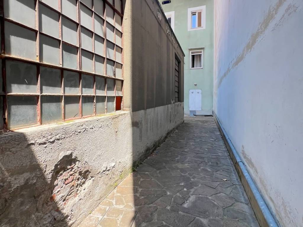 Palazzo / stabile a Trieste in Via Petronio, 10 - Foto 2