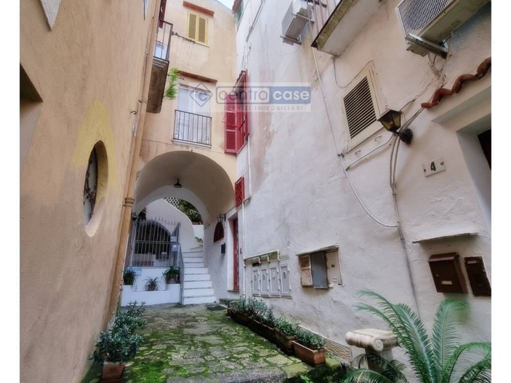 Appartamento a Gaeta in Via Annunziata Vico 3 - Foto 2