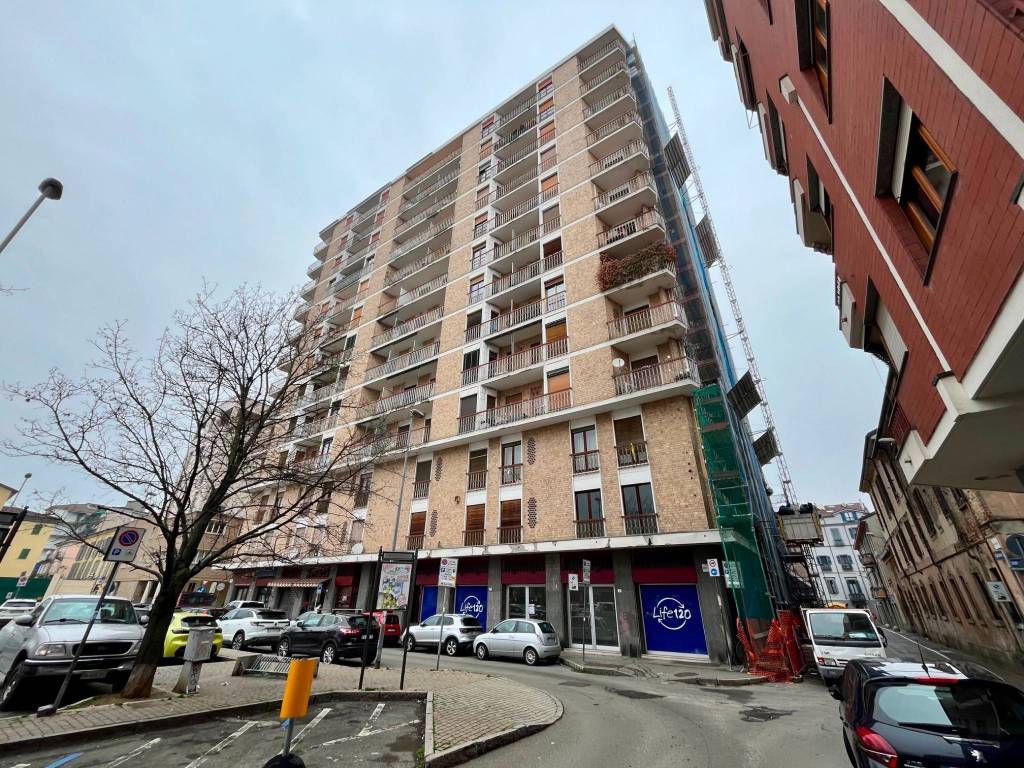 Appartamento a Alessandria in Piazza Giosuè Carducci, 3 - Foto 2