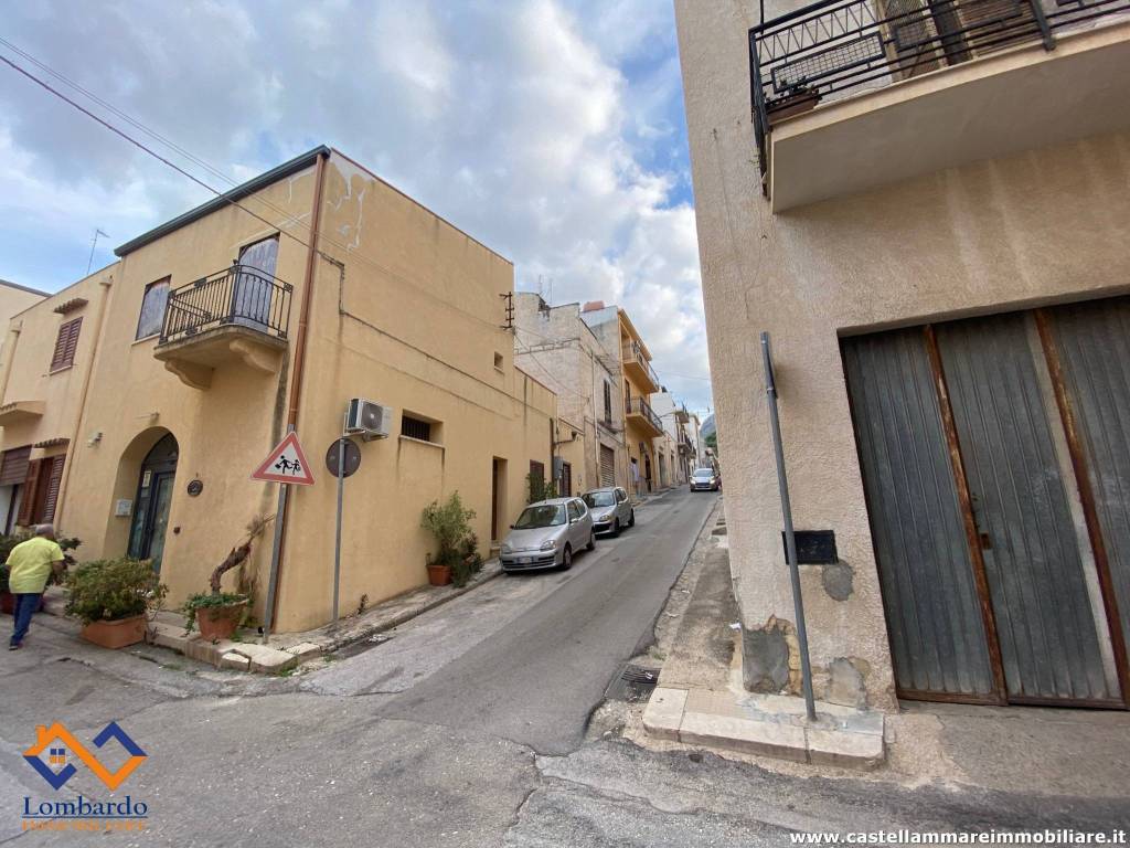 Casa indipendente a Castellammare del golfo in Via Francesco Crispi - Foto 2