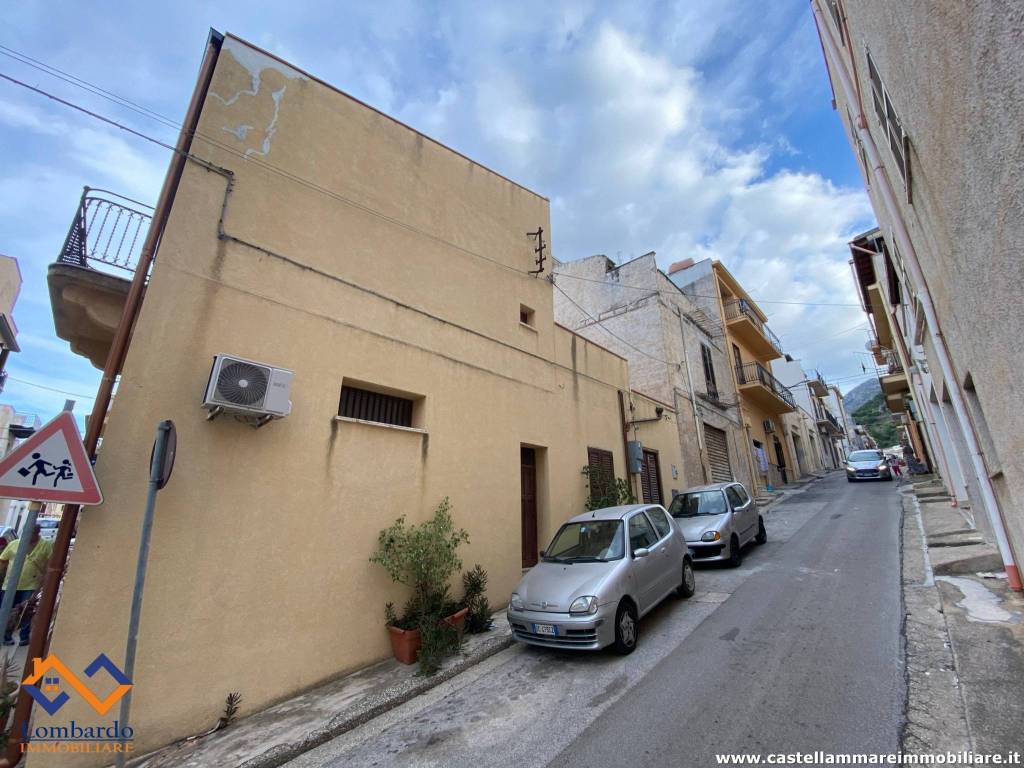 Casa indipendente a Castellammare del golfo in Via Francesco Crispi - Foto 3
