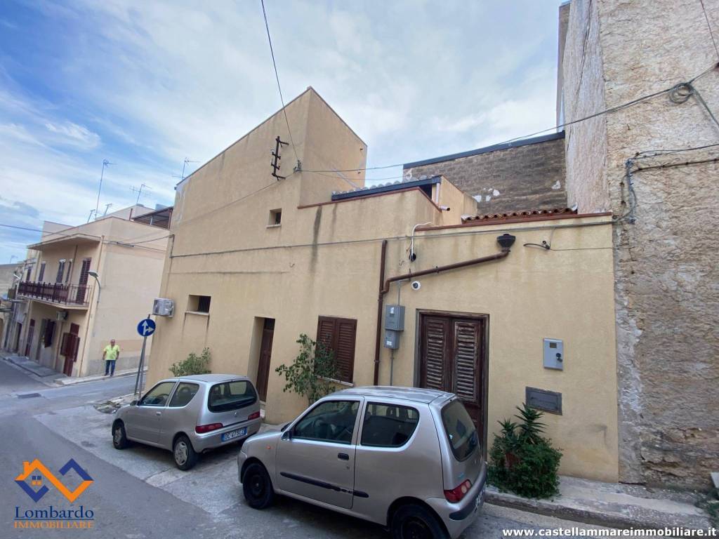 Casa indipendente a Castellammare del golfo in Via Francesco Crispi - Foto 4
