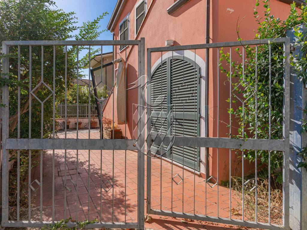 Appartamento a Sarzana in Via Fontana Nera - Foto 2