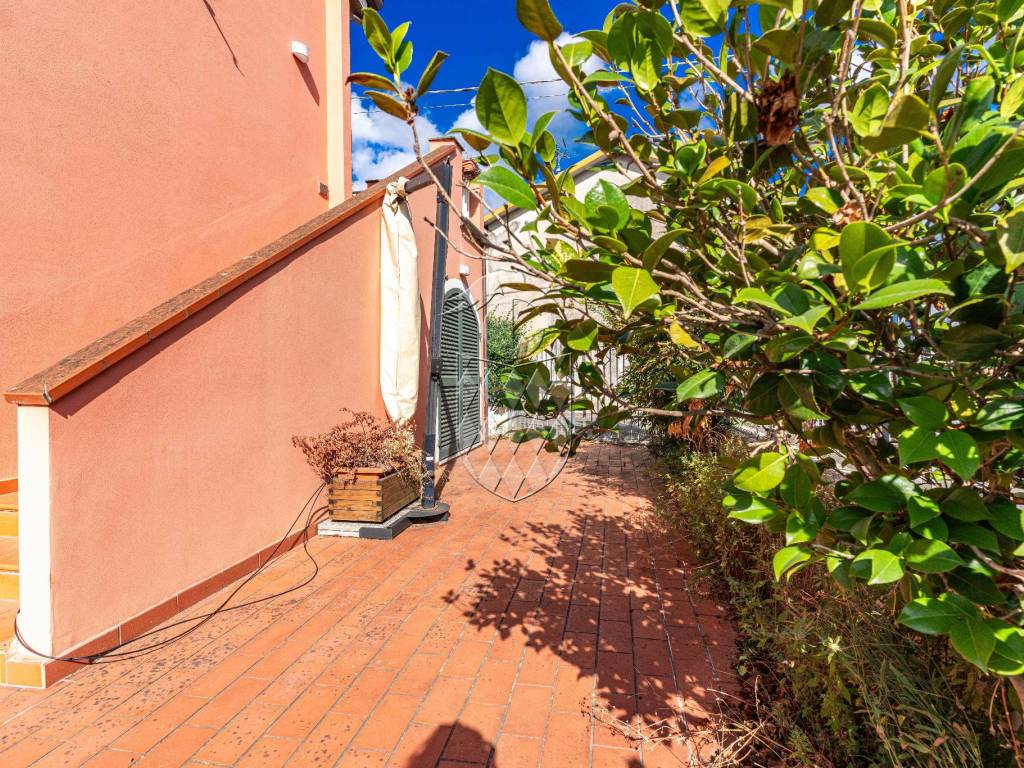 Appartamento a Sarzana in Via Fontana Nera - Foto 5