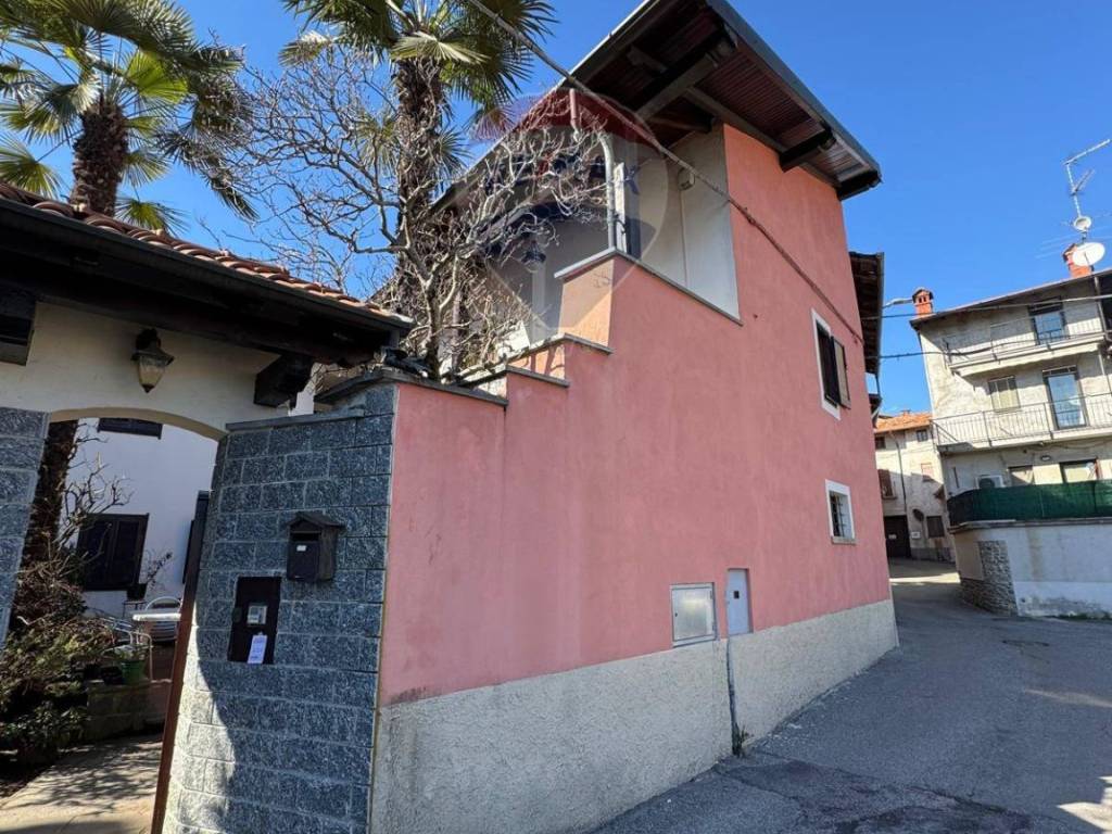 Casa indipendente a Invorio in VIA NADAL, 6 - Foto 3