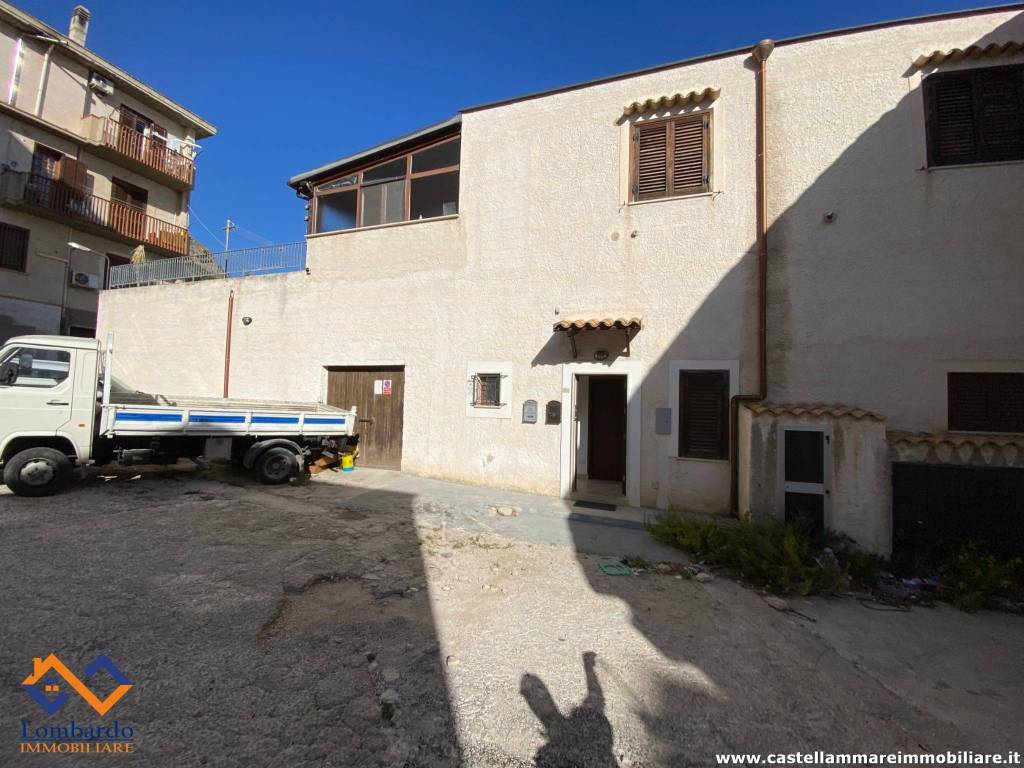 Casa indipendente a Castellammare del golfo in Via San Paolo della Croce - Foto 2