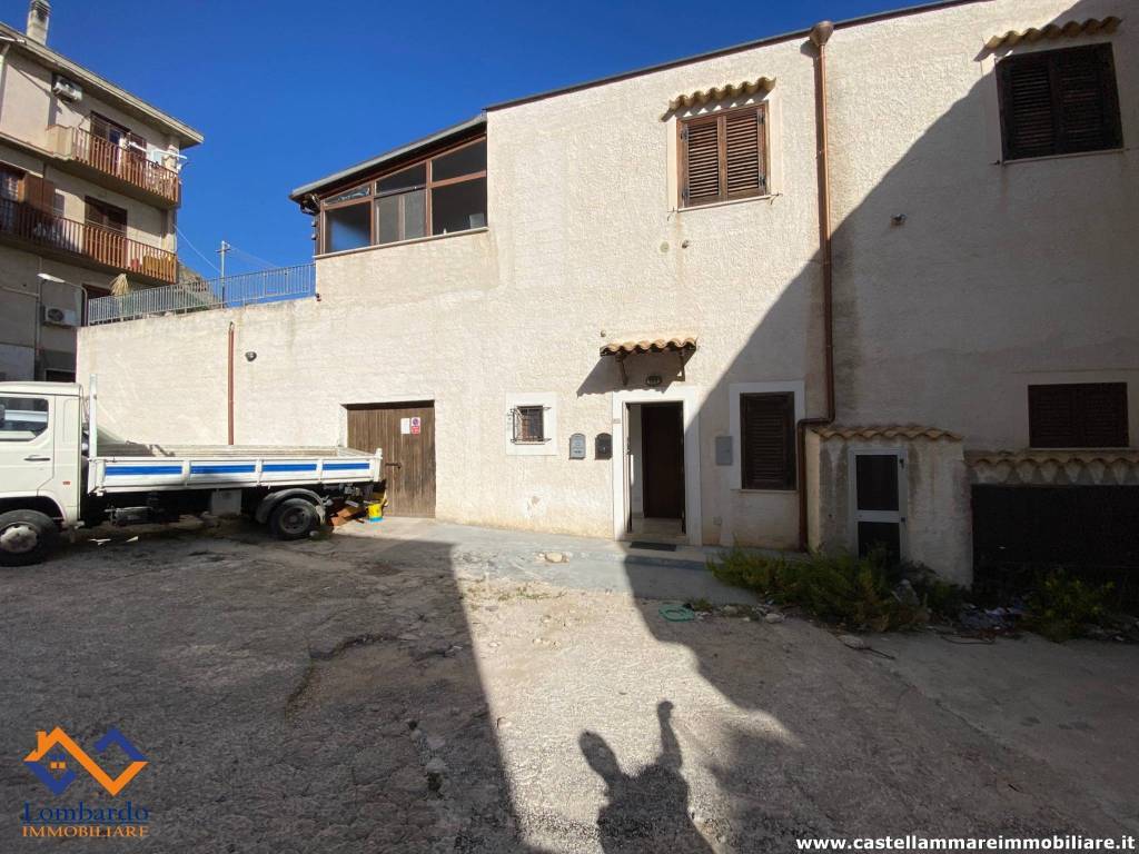 Casa indipendente a Castellammare del golfo in Via San Paolo della Croce - Foto 3