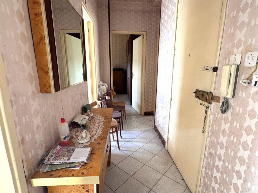 Appartamento a Caltanissetta in Viale Amedeo, 126 - Foto 2