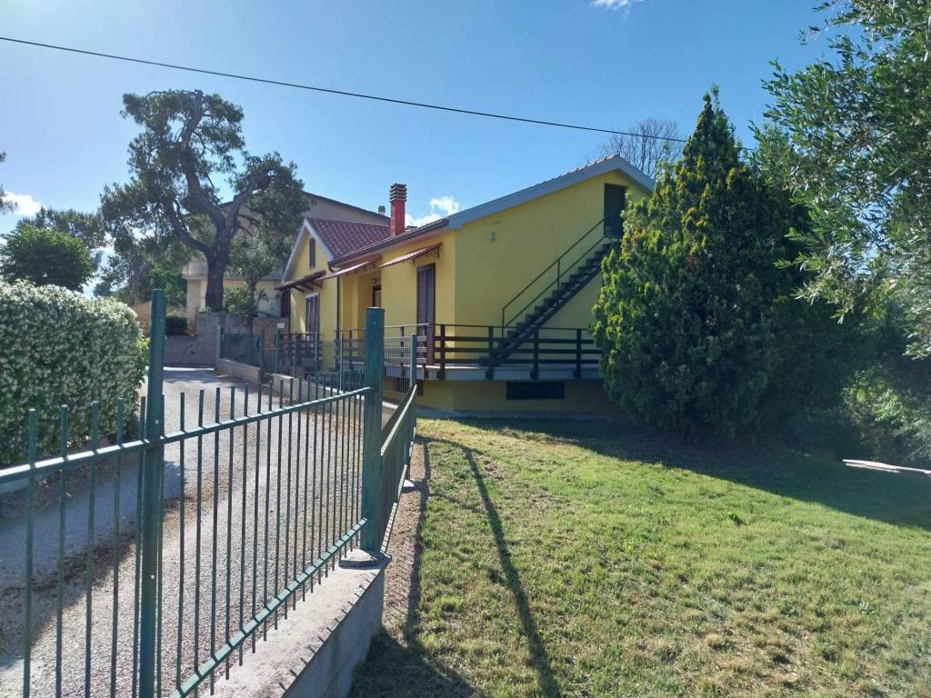 Casa indipendente a Castorano in Strada Provinciale - Foto 4