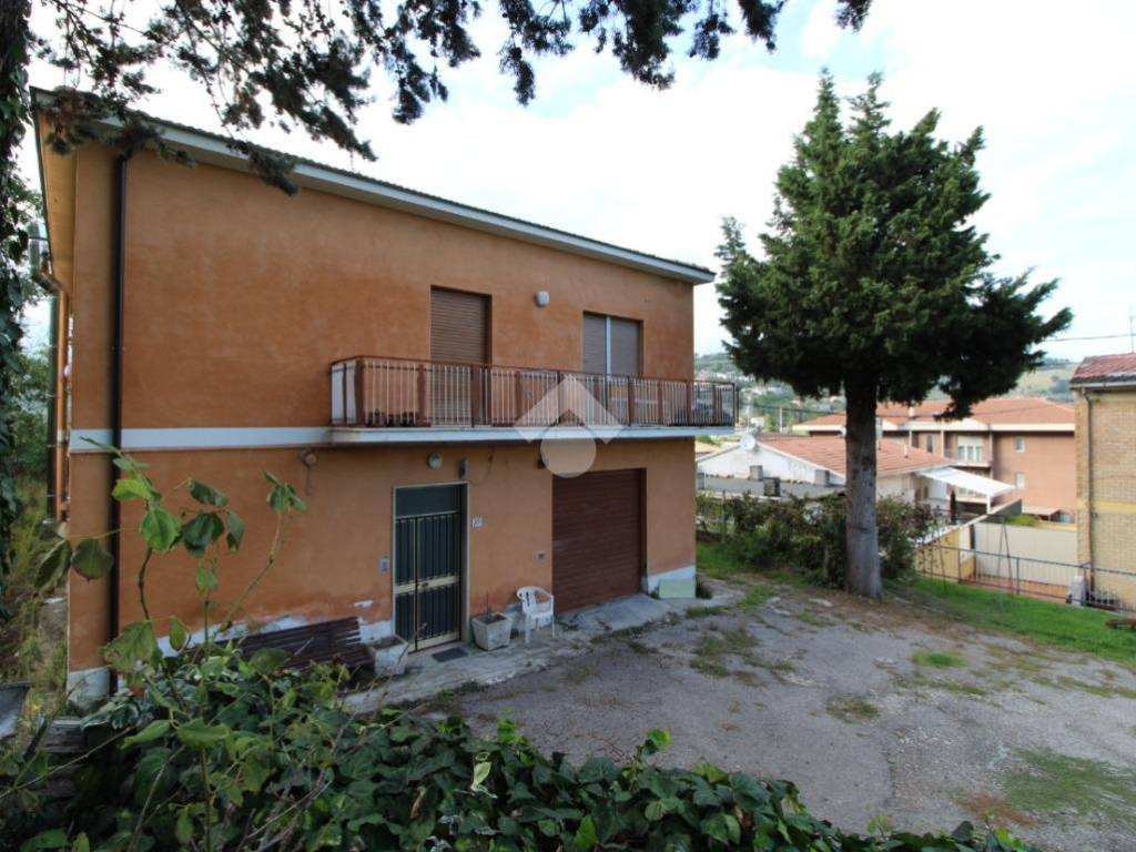 Terreno a Teramo in VIALE BOVIO, 201 - Foto 3