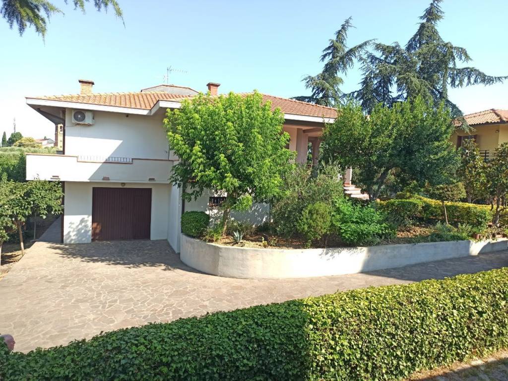 Villa a Castiglione del lago in Via Piemonte - Foto 2