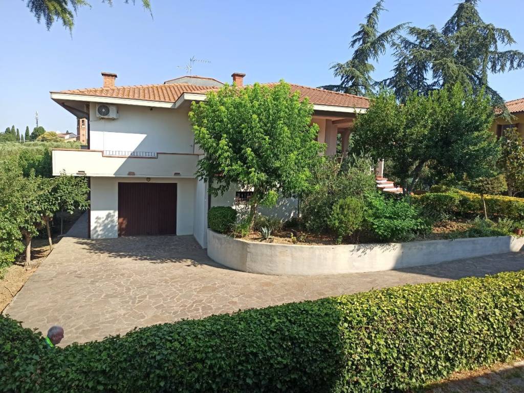 Villa a Castiglione del lago in Via Piemonte - Foto 4