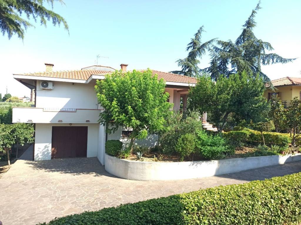 Villa a Castiglione del lago in Via Piemonte - Foto 5