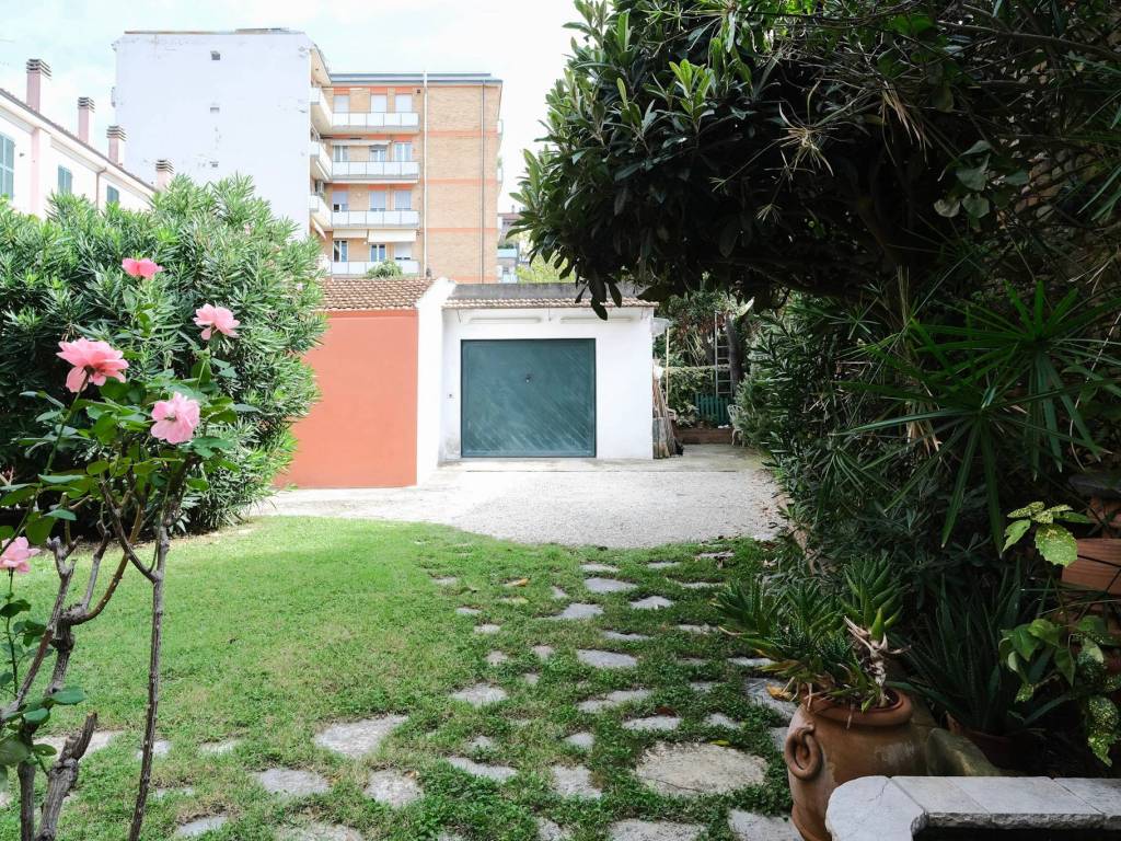 Villetta a schiera a Pesaro in Viale dei Partigiani - Foto 4