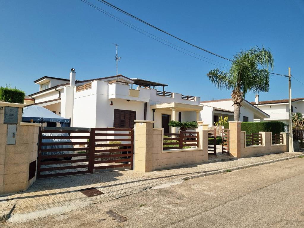 Villa a Copertino in Via Padre Pio da Pietralcina - Foto 3