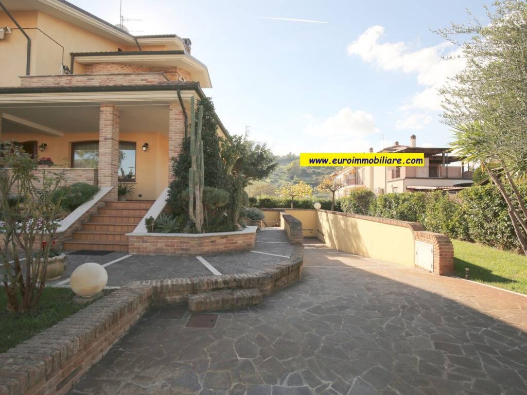 Villa a Pineto in Via Svizzera, 5 - Foto 2