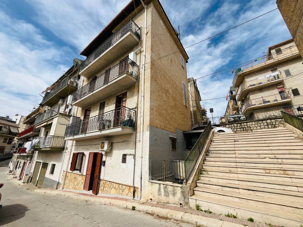 Appartamento a Campofelice di roccella in Via Silvio Pellico, 5 - Foto 2