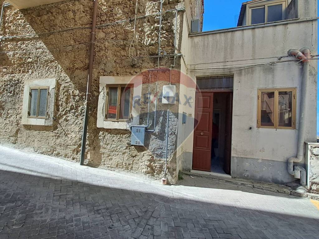 Appartamento a Centuripe in via Filippo Ansaldi, 3 - Foto 2